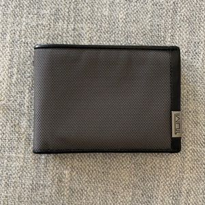 Tumi Wallet. Grey and Black.